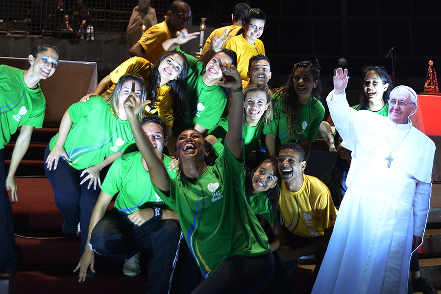 Grande festa na Catedral comemora 1 ano da JMJ Rio2013 Grande festa na Catedral comemora 1 ano da JMJ Rio2013
