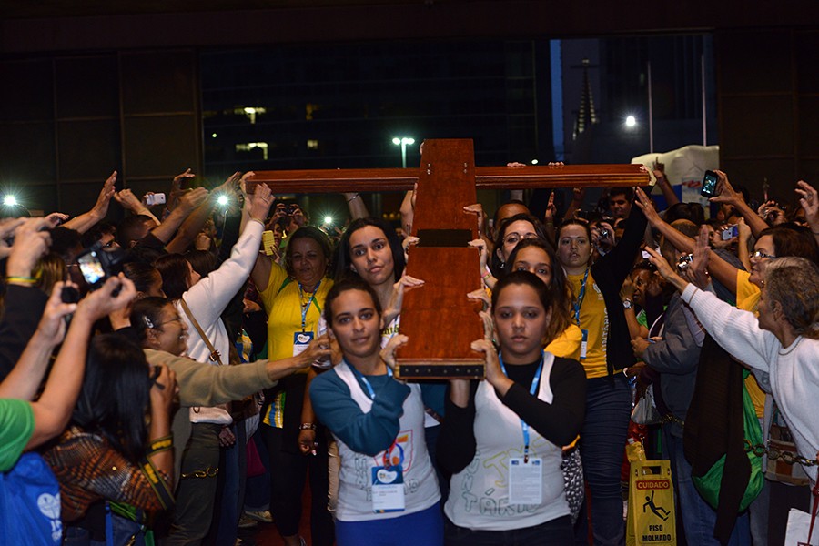 Grande festa na Catedral comemora 1 ano da JMJ Rio2013 Grande festa na Catedral comemora 1 ano da JMJ Rio2013