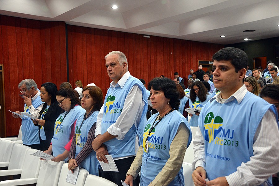 Cardeal Tempesta preside missa com colaboradores da Arquidiocese do Rio