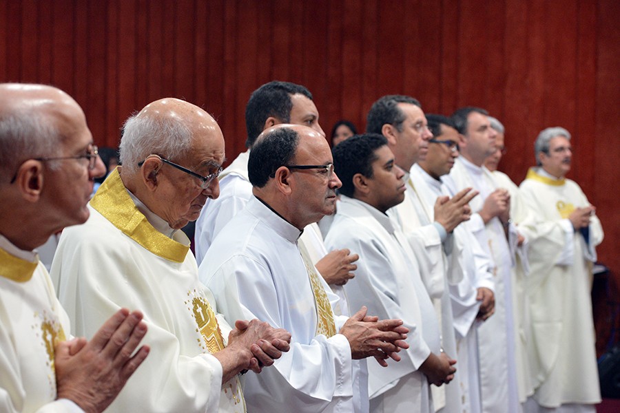 Cardeal Tempesta preside missa com colaboradores da Arquidiocese do Rio