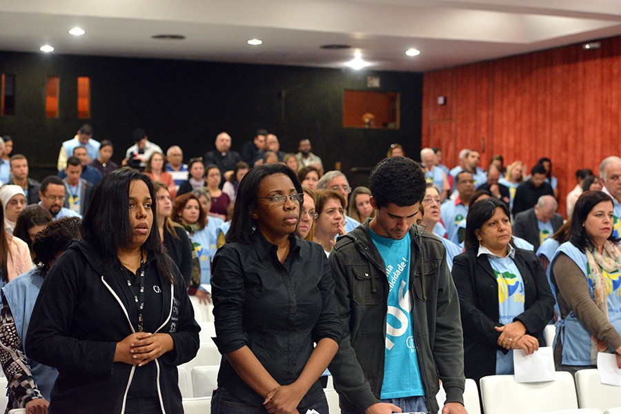 Cardeal Tempesta preside missa com colaboradores da Arquidiocese do Rio