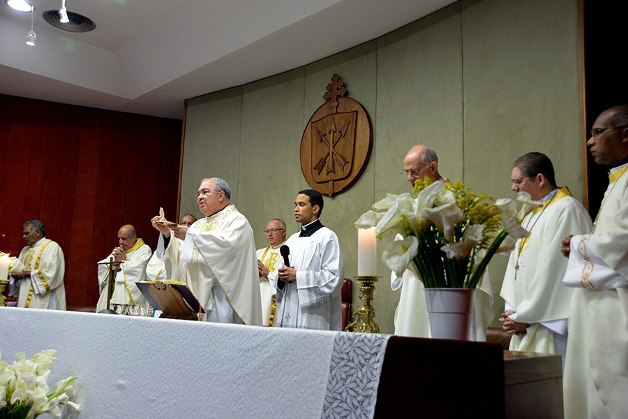 Cardeal Tempesta preside missa com colaboradores da Arquidiocese do Rio