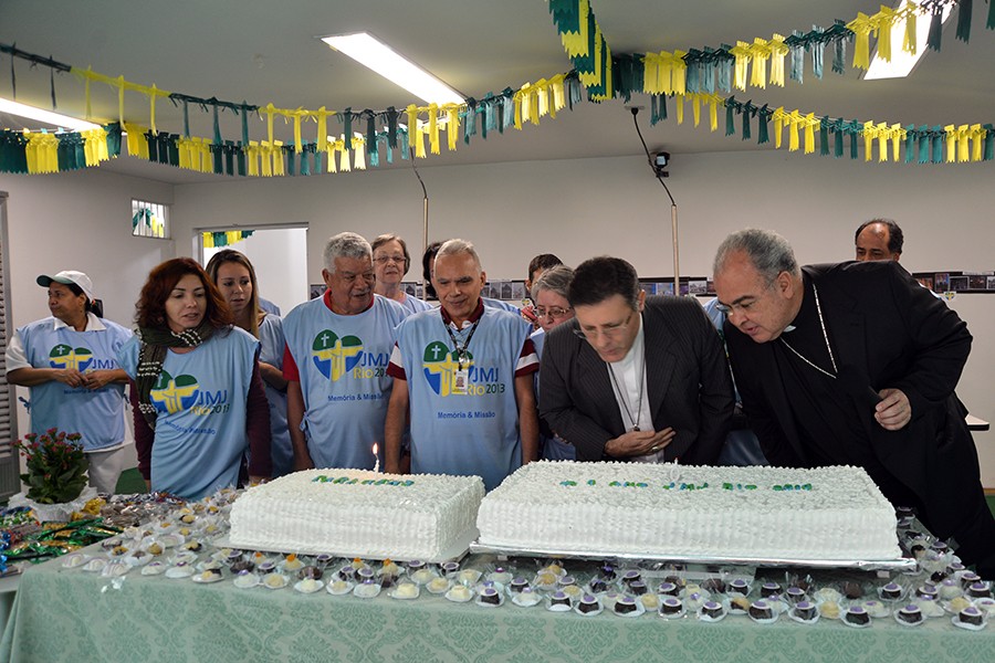 Cardeal Tempesta preside missa com colaboradores da Arquidiocese do Rio