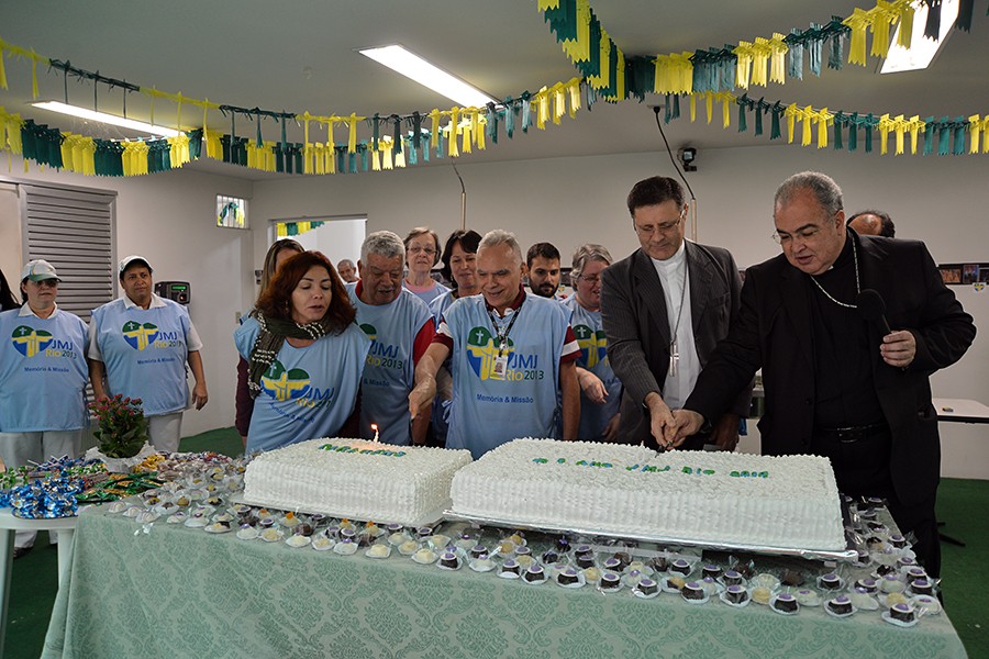 Cardeal Tempesta preside missa com colaboradores da Arquidiocese do Rio