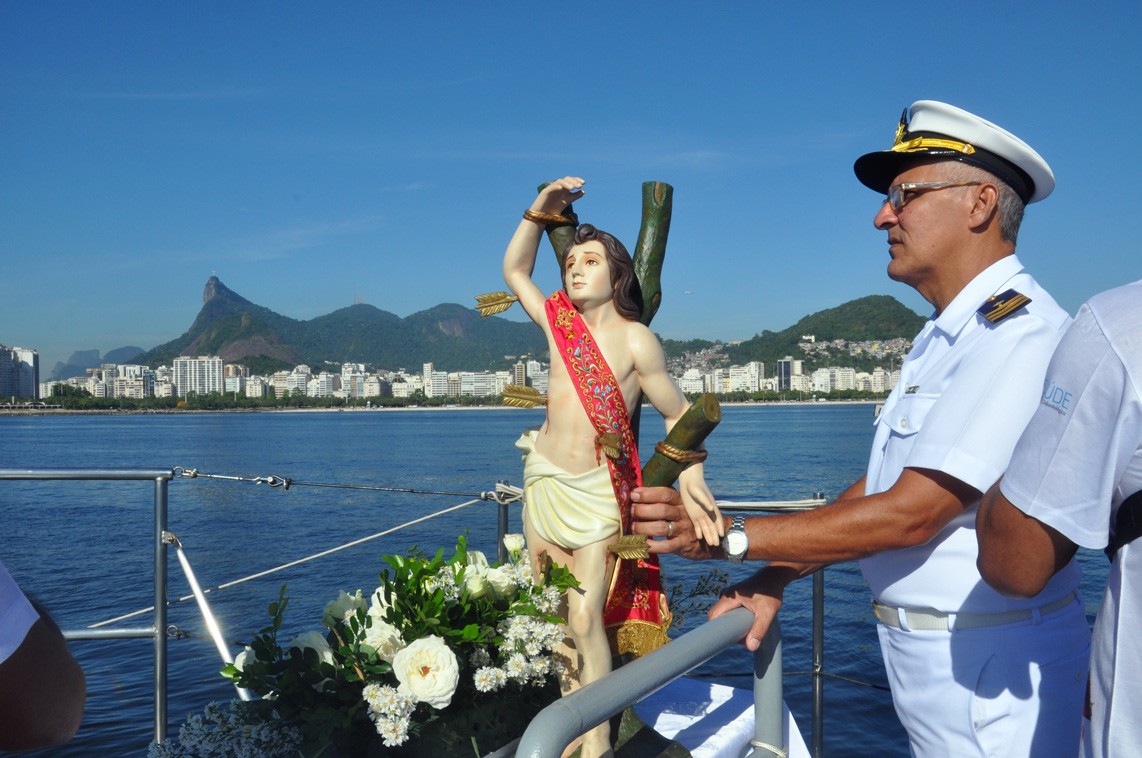 Quarto dia da Trezena é iniciado com homenagens na Baía de Guanabara