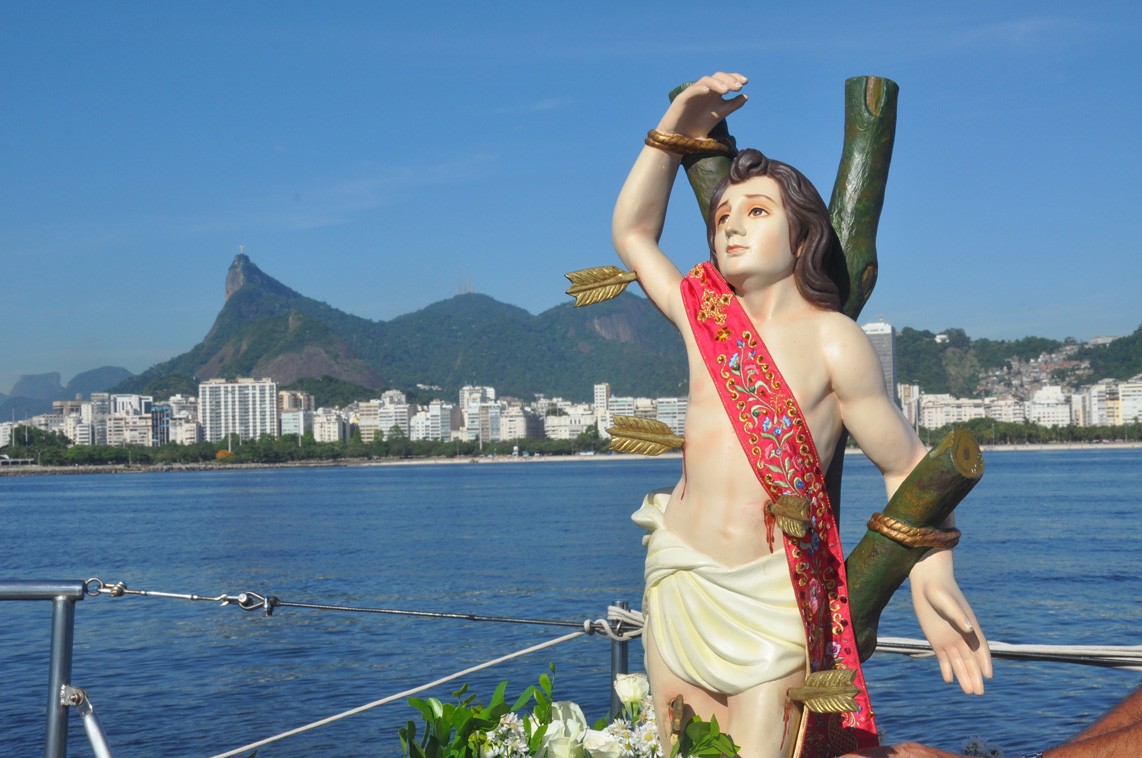 Quarto dia da Trezena é iniciado com homenagens na Baía de Guanabara