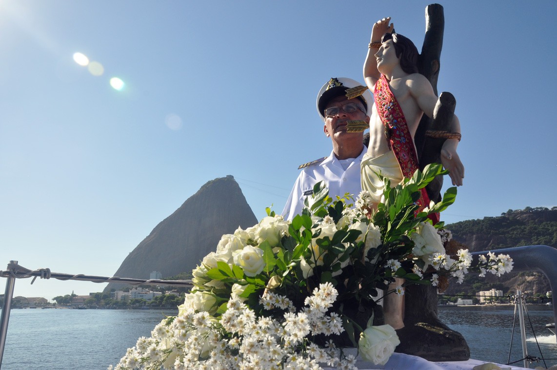 Quarto dia da Trezena é iniciado com homenagens na Baía de Guanabara