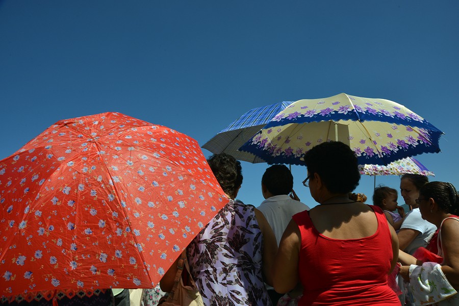 No quinto dia da Trezena, sol não desanima devotos