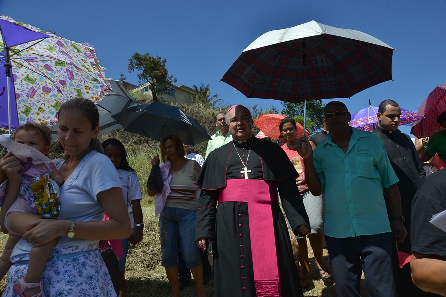 No quinto dia da Trezena, sol não desanima devotos