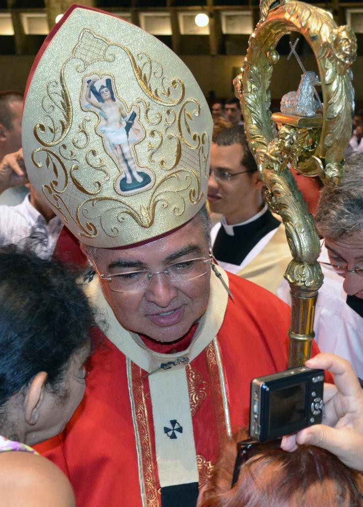 Cerca de 70 mil fiéis participam da procissão de São Sebastião 