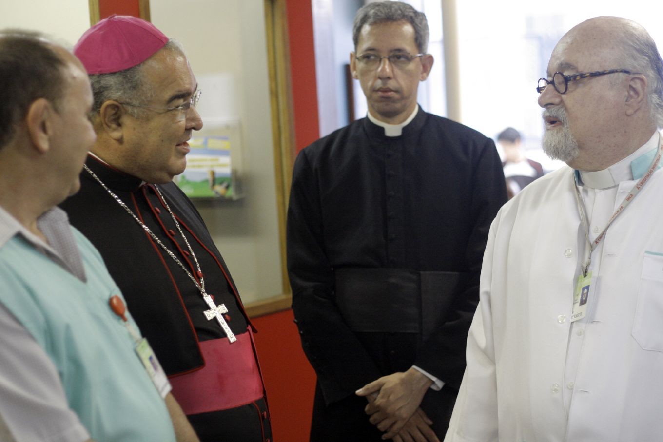 Imagem peregrina de São Sebastião leva esperança aos pacientes do INCA