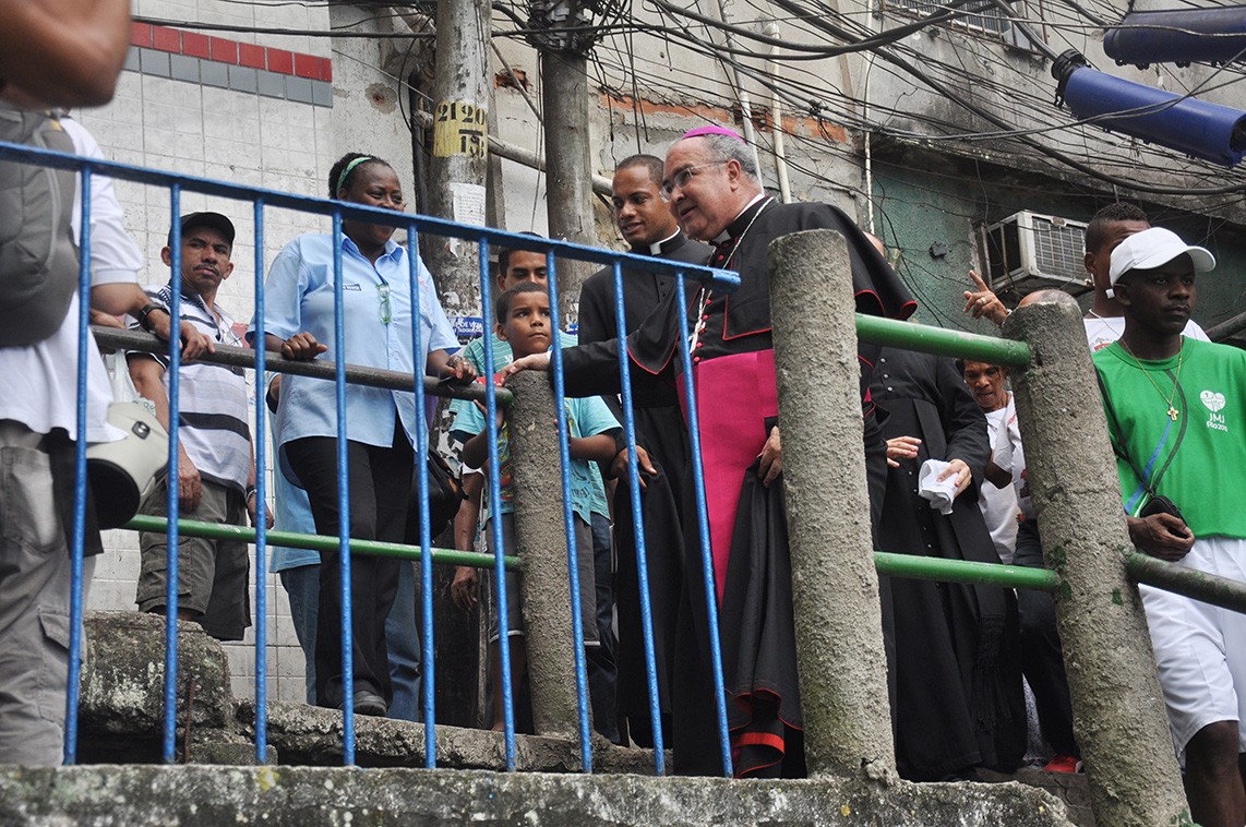 Comunidade vive tarde de fé no Rio
