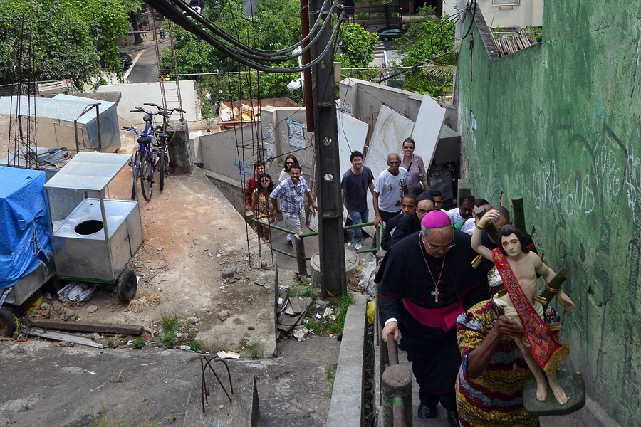 Comunidade vive tarde de fé no Rio