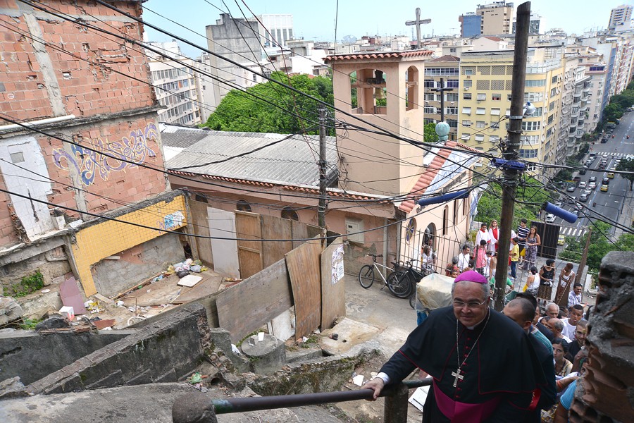 Comunidade vive tarde de fé no Rio
