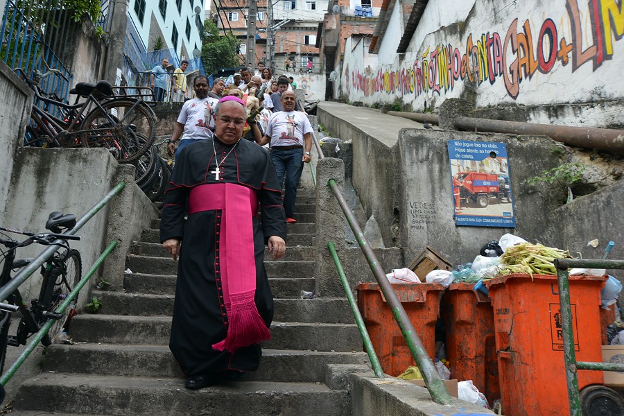 Comunidade vive tarde de fé no Rio
