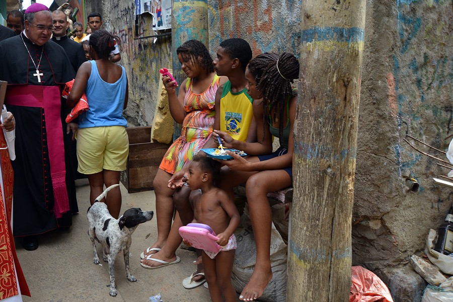 Comunidade vive tarde de fé no Rio