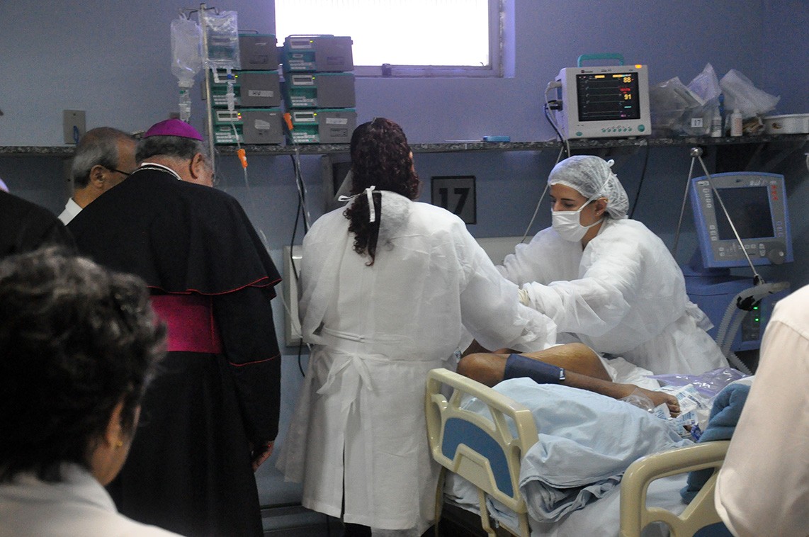 São Sebastião leva esperança aos pacientes do Hospital Central do Exército