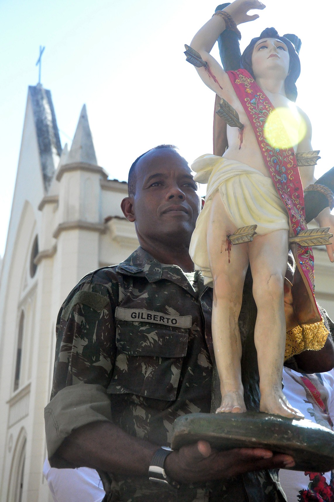 São Sebastião leva esperança aos pacientes do Hospital Central do Exército
