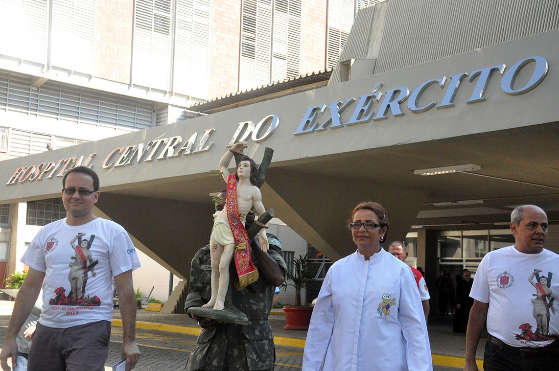 São Sebastião leva esperança aos pacientes do Hospital Central do Exército