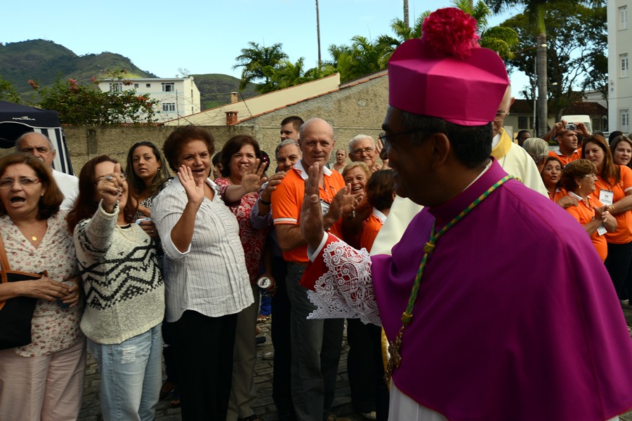 “De coração e braços abertos” “De coração e braços abertos”