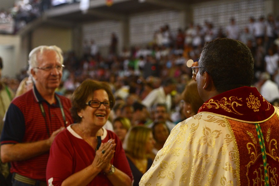 “De coração e braços abertos” “De coração e braços abertos”