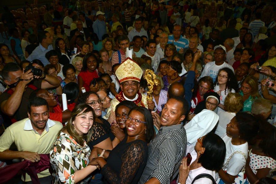 “De coração e braços abertos” “De coração e braços abertos”