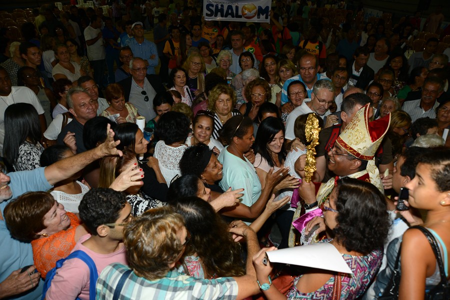 “De coração e braços abertos” “De coração e braços abertos”