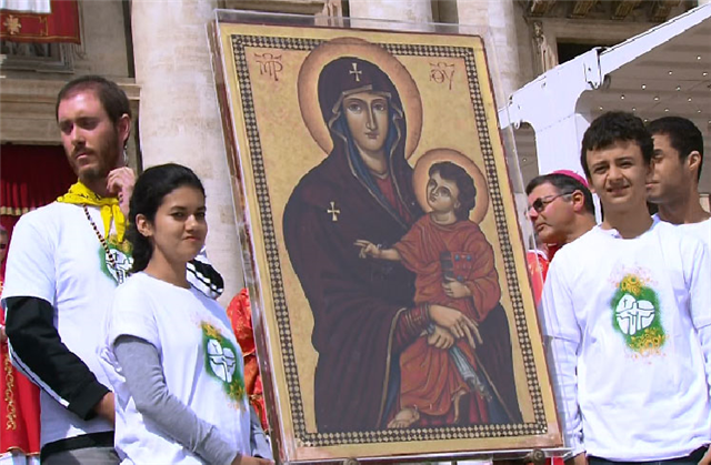 Ângelus: jovens brasileiros entregam símbolos da JMJ