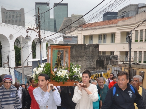Imagem de Nossa Senhora Aparecida peregrina pelos Vicariatos da Arquidiocese / Arqrio
