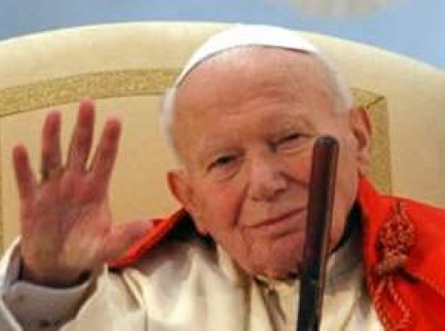 Canonizações: Papa Francisco destaca “virtudes heroicas” de João Paulo II / Arqrio